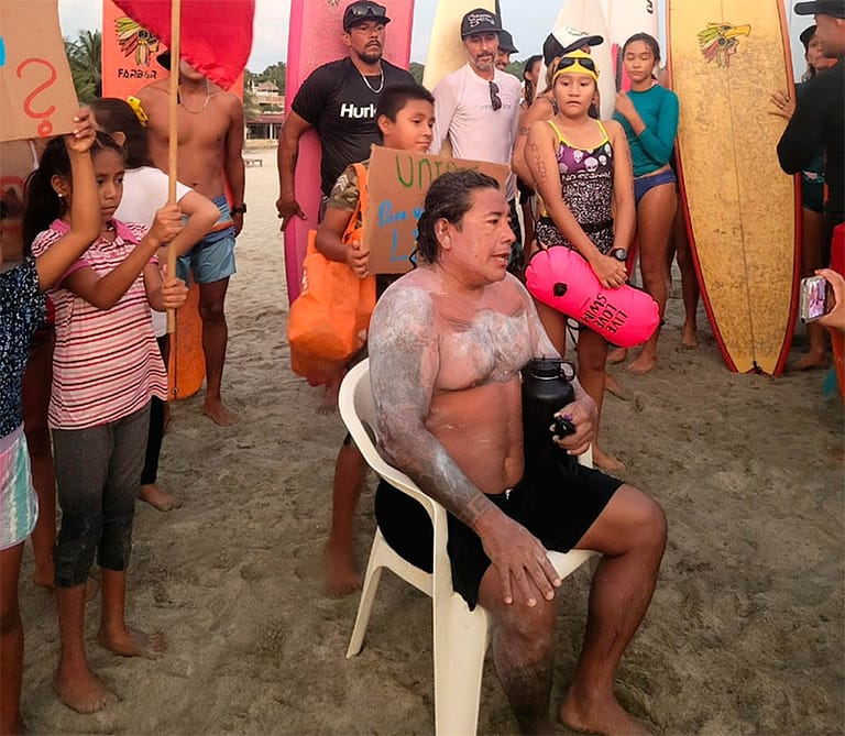 Puerto Escondido man swims 12 hours to draw attention to environmental issues